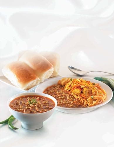 Ruchir Foods Jain Misal Tarri, Ready to Eat Maharashtrian Brunch, Sharp Fiery Taste, 300g