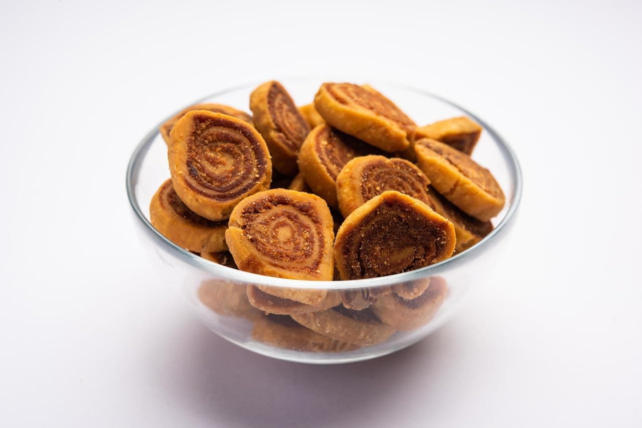 THAR NUTS ORGANIC Gujarati Mini Bhakarwadi 100gm | Big & Crunchy Traditional Snack | Authentic Indian Namkeen Nashta | Spicy Munching Snack — image 4