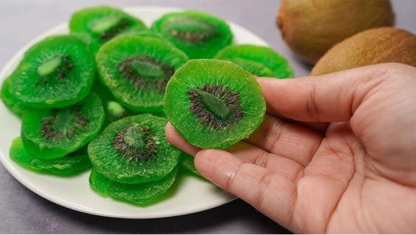 Fresh N Organic Premium Dried Kiwi Slices | Sweet & Tart Naturally Flavored Kiwi Fruit | Ready-to-Eat Healthy Snack | Rich in Dietary Fiber | No Artificial Colors or Preservatives | Resealable Pack (200gram) — image 3