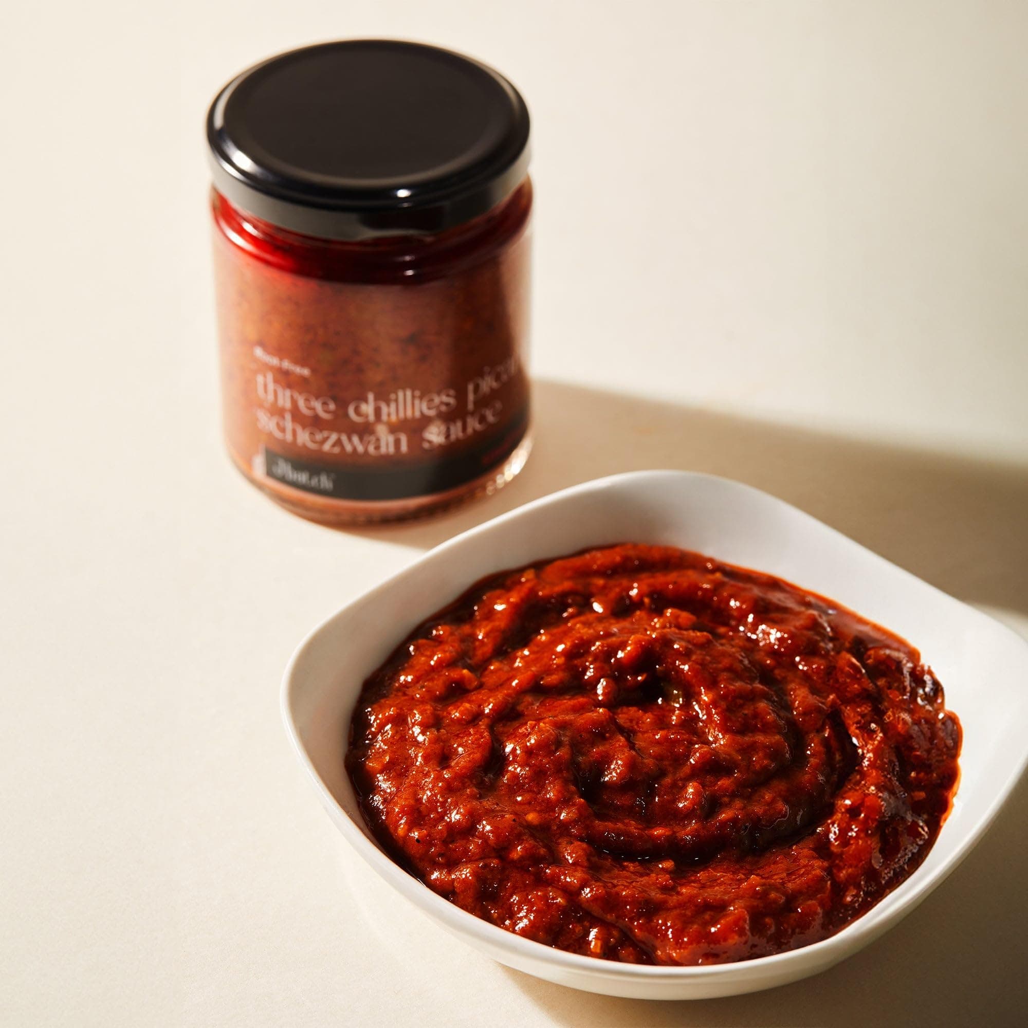SMALLBATCH Root Free Three Chillies Picante Schezwan Sauce, Jain Friendly, No Onion No Garlic, Gourmet Condiment, Spread, Marinate, Saute, Stir-Fry, Dip, Chips, Paneer, Pizza, Tofu, Jbatch - 180gms — image 3